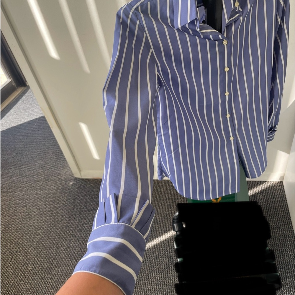 Banana Republic striped blouse. Beautiful ruffles detail in the cuff.